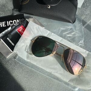 Ray-Ban Gold Aviator Sunglasses with Gradient Lenses